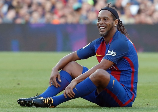 Ronaldinho hiện nay đã giải nghệ