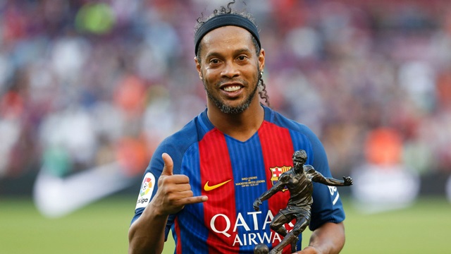 Ronaldinho được mệnh danh là phù thủy sân cỏ