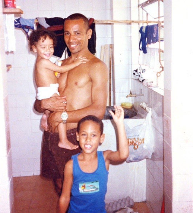 Neymar cùng cha và em gái