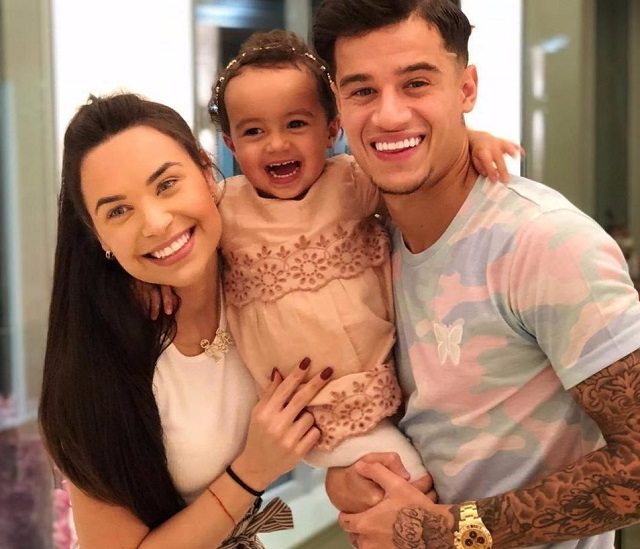 Philippe Coutinho cùng vợ và con gái