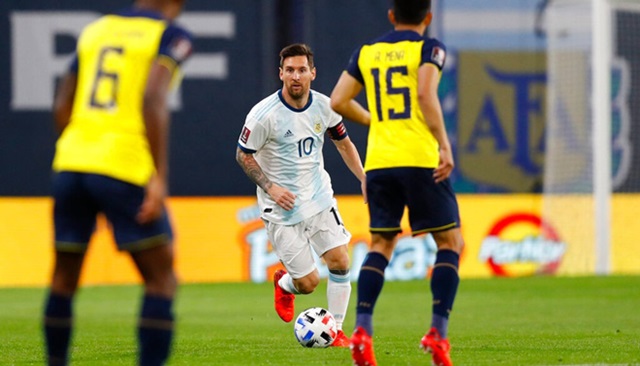 Messi thi đấu nỗ lực trong hiệp một