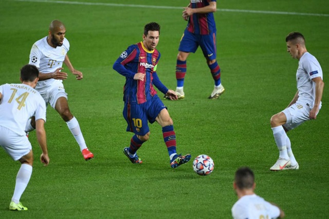 Messi bùng nổ với khả năng đi bóng siêu việt