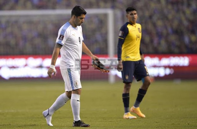 Luis Suarez lập cú đúp bàn thắng nhưng ĐT Uruguay vẫn gây thất vọng lớn khi làm khách của ĐT Ecuador