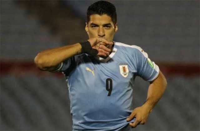 Luis Suarez giúp Uruguay vượt lên từ chấm 11m