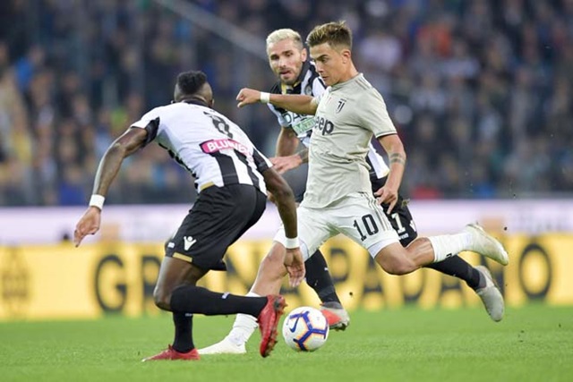 Dybala (số 10) chơi đầy nỗ lực cùng Juventus