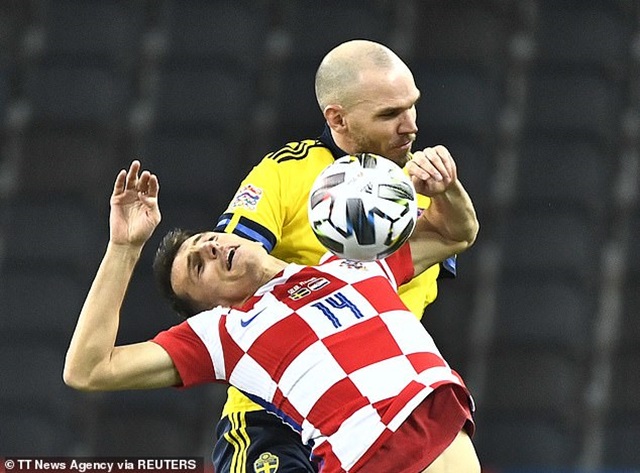 Croatia gặp khó trước hàng thủ được tổ chức tốt của Thụy Điển