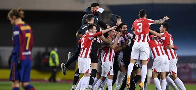 Toàn đội Athletic Bilbao vỡ òa sau khi giành chiến thắng lịch sử trong 2 hiệp phụ