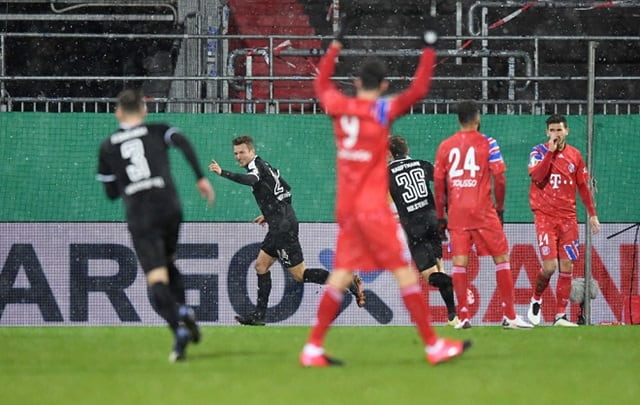 Bayern Munich thua đội bóng "tí hon" Holstein Kiel trên chấm luân lưu