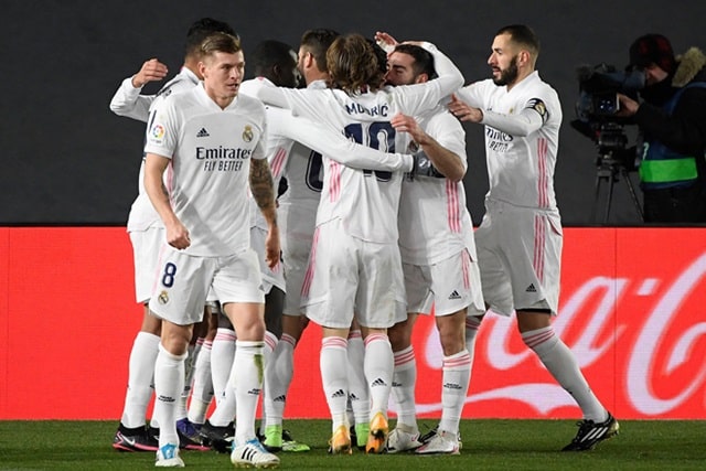 Real Madrid tạm chiếm ngôi đầu bảng với 3 điểm trên sân nhà