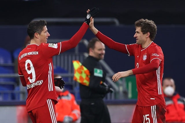 Bayern "hủy diệt" đội bét bảng Schalke
