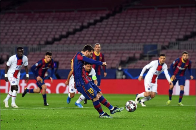 Messi mở tỷ số từ chấm phạt đền cho Barca