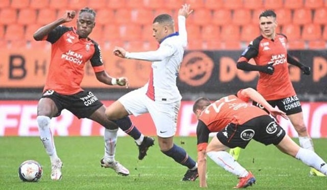 Lorient bất ngờ chơi áp đảo PSG ở những phút đầu hiệp 1