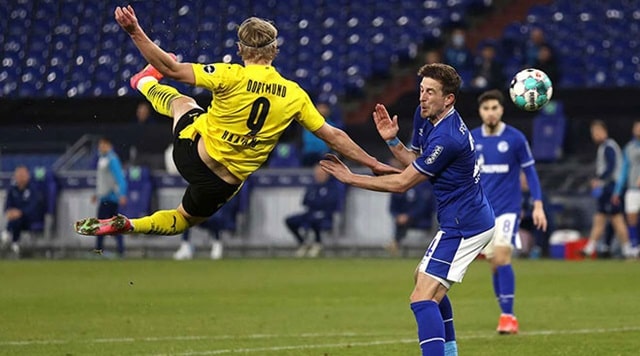 Haaland tung cú vô-lê trên không để đưa Dortmund dẫn 2-0 ở cuối hiệp 1