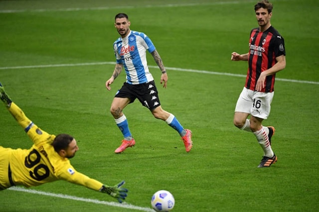 AC Milan nhận bàn thua trước Napoli ngay trên sân nhà San Siro