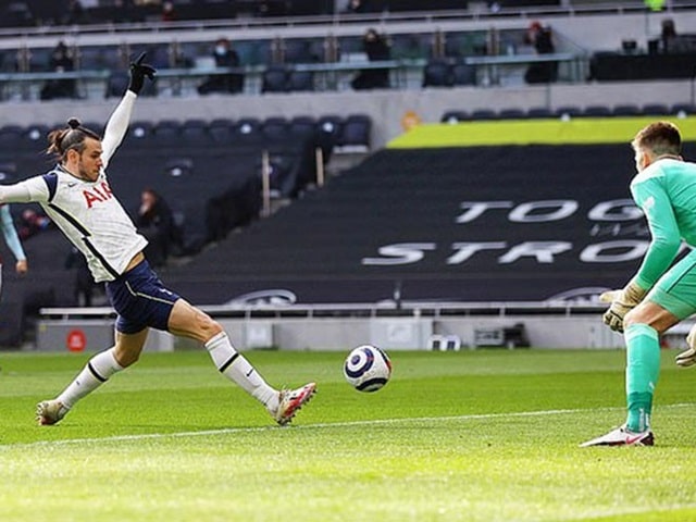 Bale mở tỷ số ngay phút thứ 2 cho Tottenham từ một pha đệm cận thành