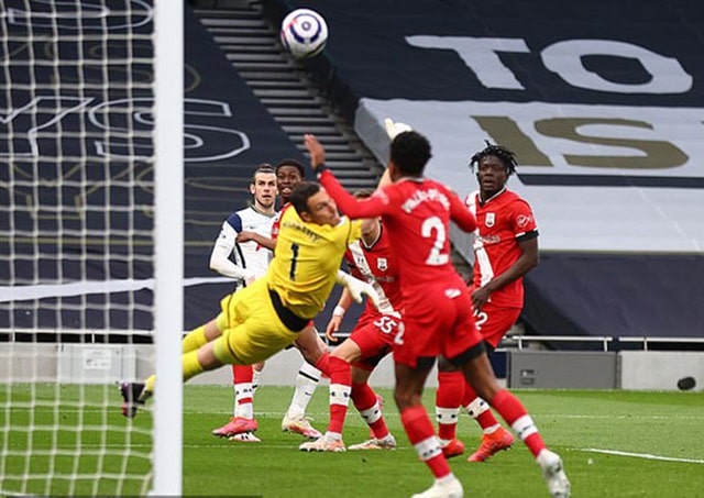 Bale bẻ lòng gỡ hòa cho Tottenham, mở đầu cho chiến thắng ngược