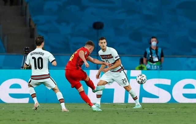 Thorgan Hazard ghi bàn đẹp mắt trong trận đại chiến giữa Bỉ và Bồ Đào Nha