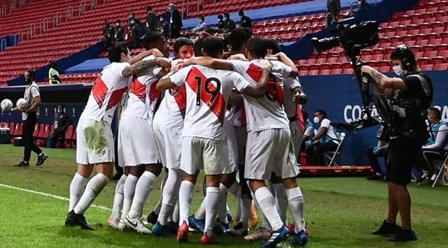 Peru đoạt ngôi nhì bảng sau khi thắng tối thiểu Venezuela