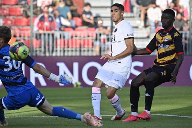 Hậu vệ tân binh đắt giá Achraf Hakimi tỏa sáng với bàn thắng ra mắt PSG