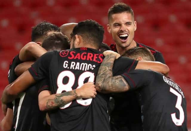 Benfica ghi 2 bàn trên đất Nga để đặt một chân vào vòng playoff